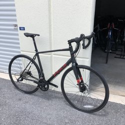 Top Cycle Palm Beach - Fuji Sportif Alloy frame full carbon fork. Shimano 10spd Tiagra