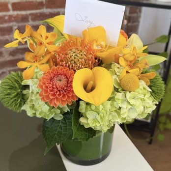 Fleurs Du Jour - Uplifting elegant boquet - Florists Near Me - Santa Monica, California Fleurs Du Jour - Uplifting elegant boquet - Florists Near Me - Santa Monica, California
