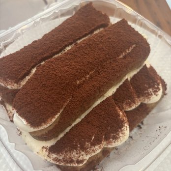 Lillo Cucina Italiana - Tiramisú - Cafes Near Me - Brooklyn, New York