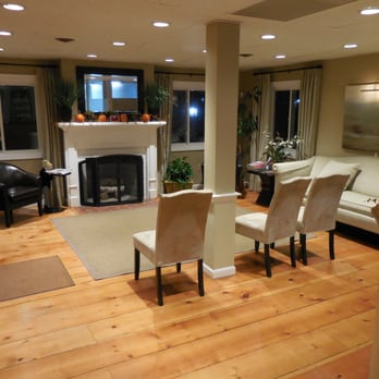 Holly Tree Dental - Reception Area - Cosmetic Dentists Near Me - Hanover, Massachusetts