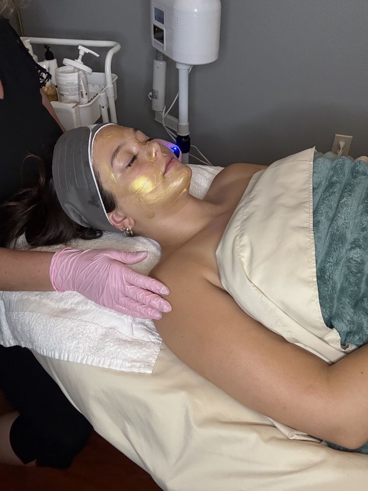 Graceful Glow Skincare Logo