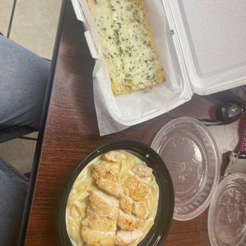 Pasta and Cream - chicken alfredo and cheesy garlic bread - Italian Near Me - Franklin, Tennessee Pasta and Cream - chicken alfredo and cheesy garlic bread - Italian Near Me - Franklin, Tennessee