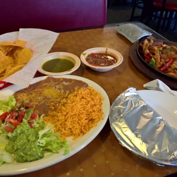 Coyote Rojo - Chicken fajitas, chips, salsa and salsa Verde! - Mexican Near Me - Groveland, Florida