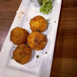 Breakwater Restaurant - Crab poppers