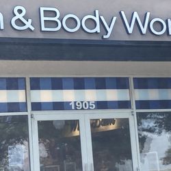 Bath & Body Works - 1905 Woodruff Road