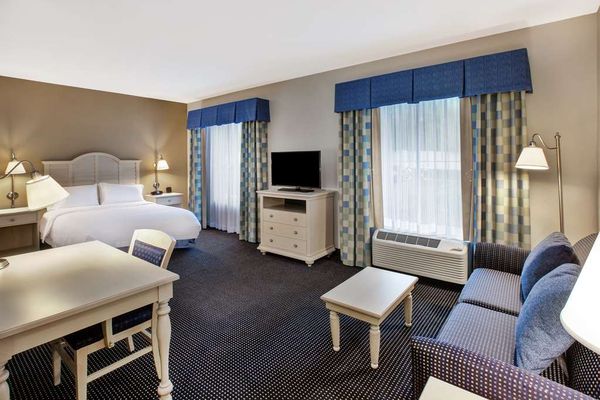 Hampton Inn & Suites Cape Cod-West Yarmouth by null