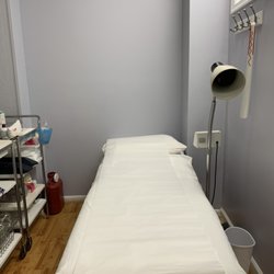 YB Acupuncture Clinic - One of our treatment beds