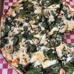Spinach, Garlic & Tomato Pizza