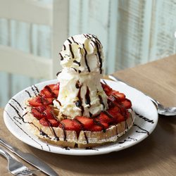 Hooray's British Gelato Kitchen - Strawberry waffle