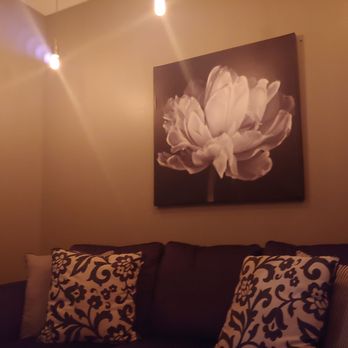 Fuchsia Spa La Encantada - Comfy seating and relaxing lighting - Day Spas Near Me - Tucson, Arizona Fuchsia Spa La Encantada - Comfy seating and relaxing lighting - Day Spas Near Me - Tucson, Arizona