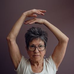 Building Qi - aligning lao gong points in the palms with the bai hui/crown of the head