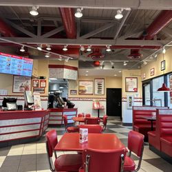 Freddy's Frozen Custard & Steakburgers - Lobby
