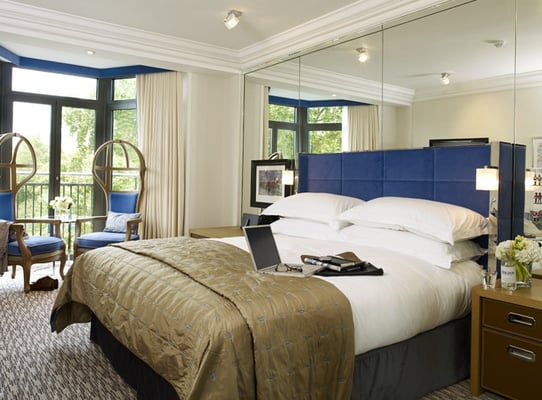 The Athenaeum Hotel & Residences by null