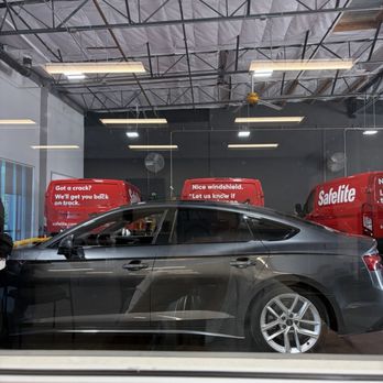 Safelite AutoGlass - Workshop - Windshield Installation & Repair Near Me - Corona, California Safelite AutoGlass - Workshop - Windshield Installation & Repair Near Me - Corona, California