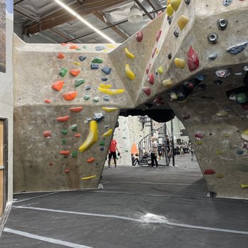 Hangar 18 - South Bay - Bouldering area - Climbing Near Me - Hawthorne, California