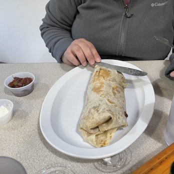 Log Cabin Diner - Breakfast burrito - American Near Me - Klamath, California