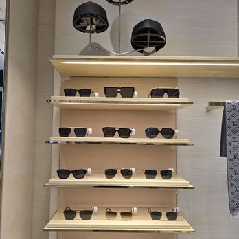 Louis Vuitton Maui Wailea - Gentlemen's sunglasses & hats - Leather Goods Near Me - Wailea, Hawaii