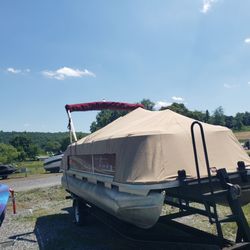 Kate Runk's Top Shop - A terrific mooring cover and bimini done by Kate!