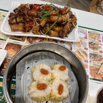 Tim Ho Wan - S7. Steamed Pork Dumplings with Shrimp (Siu Mai) and RR1 and rolled rice - Dim Sum Near Me - Irvine, California