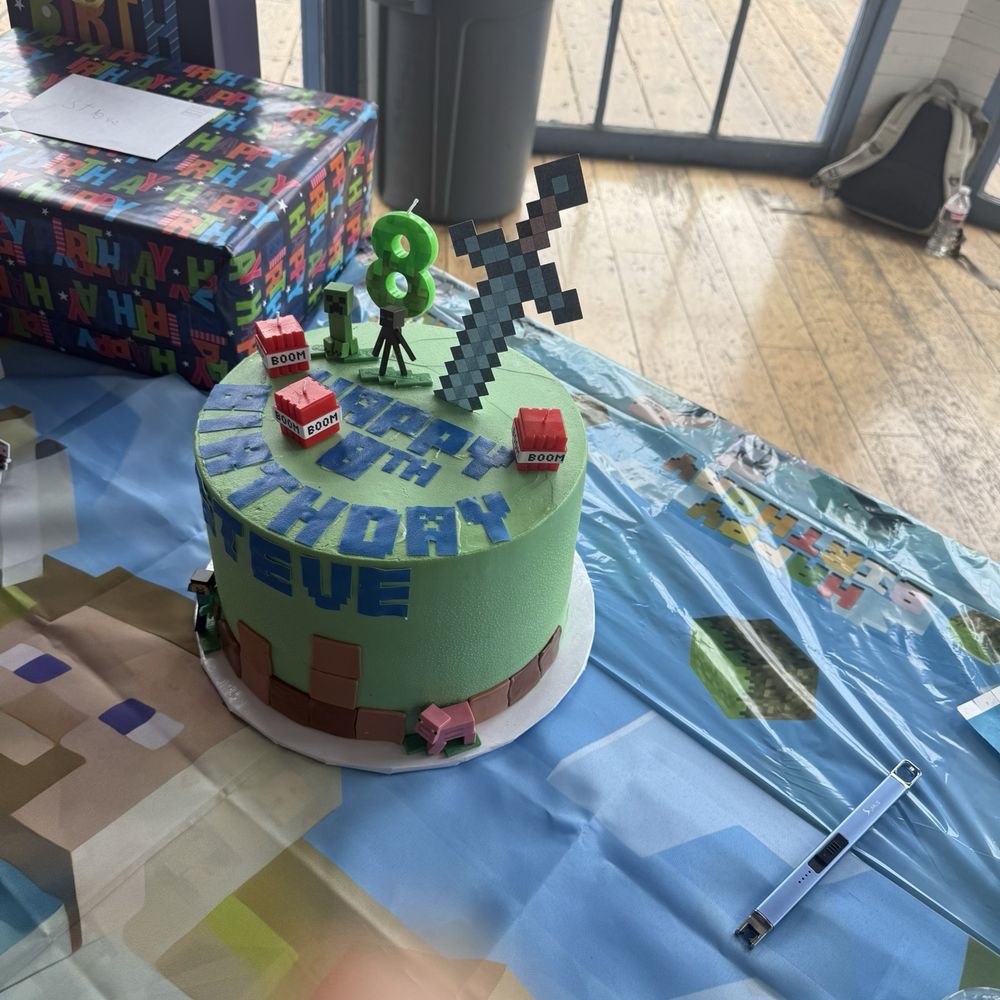 Ivory's Bake Shop - Top view of Minecraft cake - Custom Cakes Near Me - Los Angeles, California Ivory's Bake Shop - Top view of Minecraft cake - Custom Cakes Near Me - Los Angeles, California