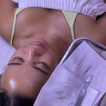 Esthetique By Elyssa - Hydroderm & dermaplaning combo facial - Skin Care Near Me - Henderson, Nevada Esthetique By Elyssa - Hydroderm & dermaplaning combo facial - Skin Care Near Me - Henderson, Nevada