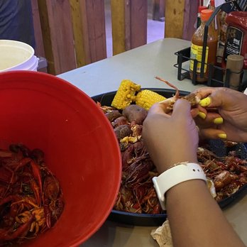 Circle M Crawfish - Crawfish - Cajun/Creole Near Me - Big Sandy, Texas