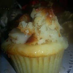 Sibylicious Cupcake Cafe - Toasted Coconut Lemon cupcake yummm