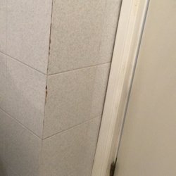 Hotel Regina Cristina - Cracked tiles
