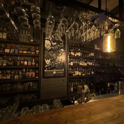 Worek Kości - Behind the bar.