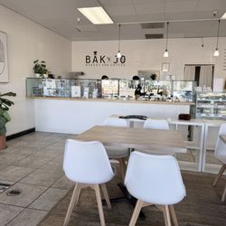 Bak & Jo Bakery and Coffee - Very clean and bright