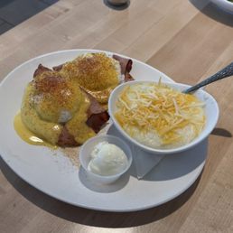Eggs Benedict with cheesy grits Eggs Benedict with cheesy grits