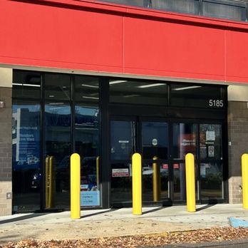 Harbor Freight Tools - Empty store - Hardware Stores Near Me - Bohemia, New York