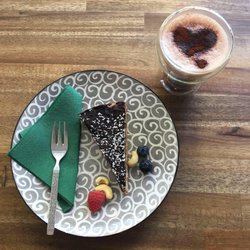 Monkey Mind - Vegan, paleo, sugar free caramelbomb with hot chocholate