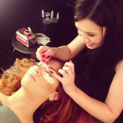 BeautyMania - Przedłużanie rzęs prze właścicielkę, instruktorkę Ewelinę.