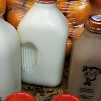Rockview Dairy - QUART SIZE!!!! (L to R): 2%, Whole & Chocolate pint!!! - Convenience Stores Near Me - West Covina, California Rockview Dairy - QUART SIZE!!!! (L to R): 2%, Whole & Chocolate pint!!! - Convenience Stores Near Me - West Covina, California