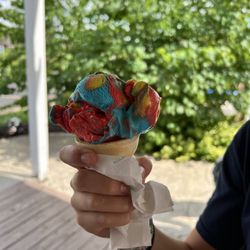 Kennedy's Ice Cream And Grill - Superman single scoop