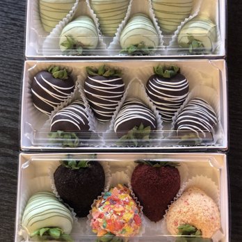 Dipped by Dee - Matcha. Dark chocolate. Mix & Match of Matcha, Oreo, Fruity Pebbles, Red Velvet and Shortcake. - Desserts Near Me - Aiea, Hawaii