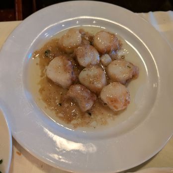 La Scala Restaurant - Fettuccini with Scallops - Italian Near Me - Randolph, Massachusetts La Scala Restaurant - Fettuccini with Scallops - Italian Near Me - Randolph, Massachusetts