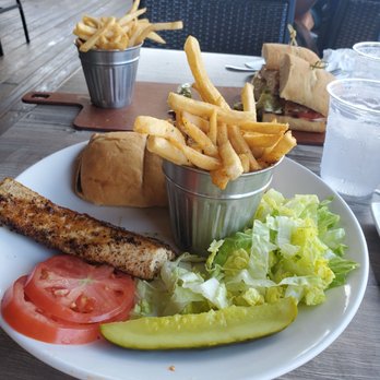 Skipper's Dockside - Mahi sandwich - Seafood Near Me - Key Largo, Florida Skipper's Dockside - Mahi sandwich - Seafood Near Me - Key Largo, Florida