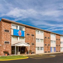 Motel 6 - exterior
