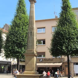 Amorino - View of the store from the adjacent square
