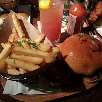 The Dead Rabbit - Dead rabbit burger - Cocktail Bars Near Me - New York, New York