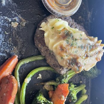 Grand Lux Cafe - American Near Me - Paramus, New Jersey