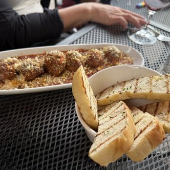 Belle Fiore Winery - Meatballs and breadsticks - Wine Tours Near Me - Ashland, Oregon Belle Fiore Winery - Meatballs and breadsticks - Wine Tours Near Me - Ashland, Oregon