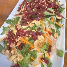 Green papaya salad with beef jerky