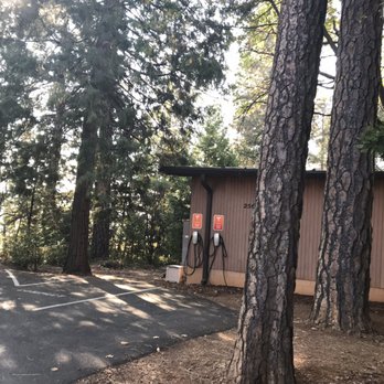 Madrona Vineyards - Fancy Tesla parking - Wineries Near Me - Camino, California
