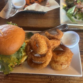 Ski Inn Taphouse Hotel - Cheeseburger and onion rings - Hotels Near Me - Sisters, Oregon Ski Inn Taphouse Hotel - Cheeseburger and onion rings - Hotels Near Me - Sisters, Oregon