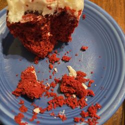 Fluellen Cupcakes - You can see how dry it is.  I took a bite, and it crumbled all over.
