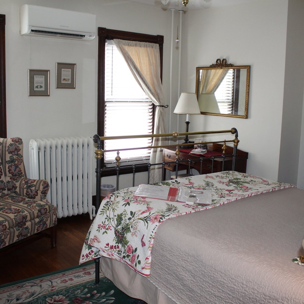 The Brickhouse Inn - The Brickhouse Inn, New England Suite - December 5, 2021 - Hotels Near Me - Gettysburg, Pennsylvania