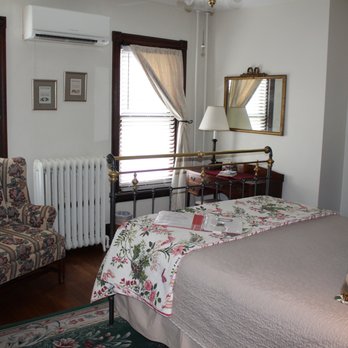 The Brickhouse Inn - The Brickhouse Inn, New England Suite - December 5, 2021 - Hotels Near Me - Gettysburg, Pennsylvania The Brickhouse Inn - The Brickhouse Inn, New England Suite - December 5, 2021 - Hotels Near Me - Gettysburg, Pennsylvania